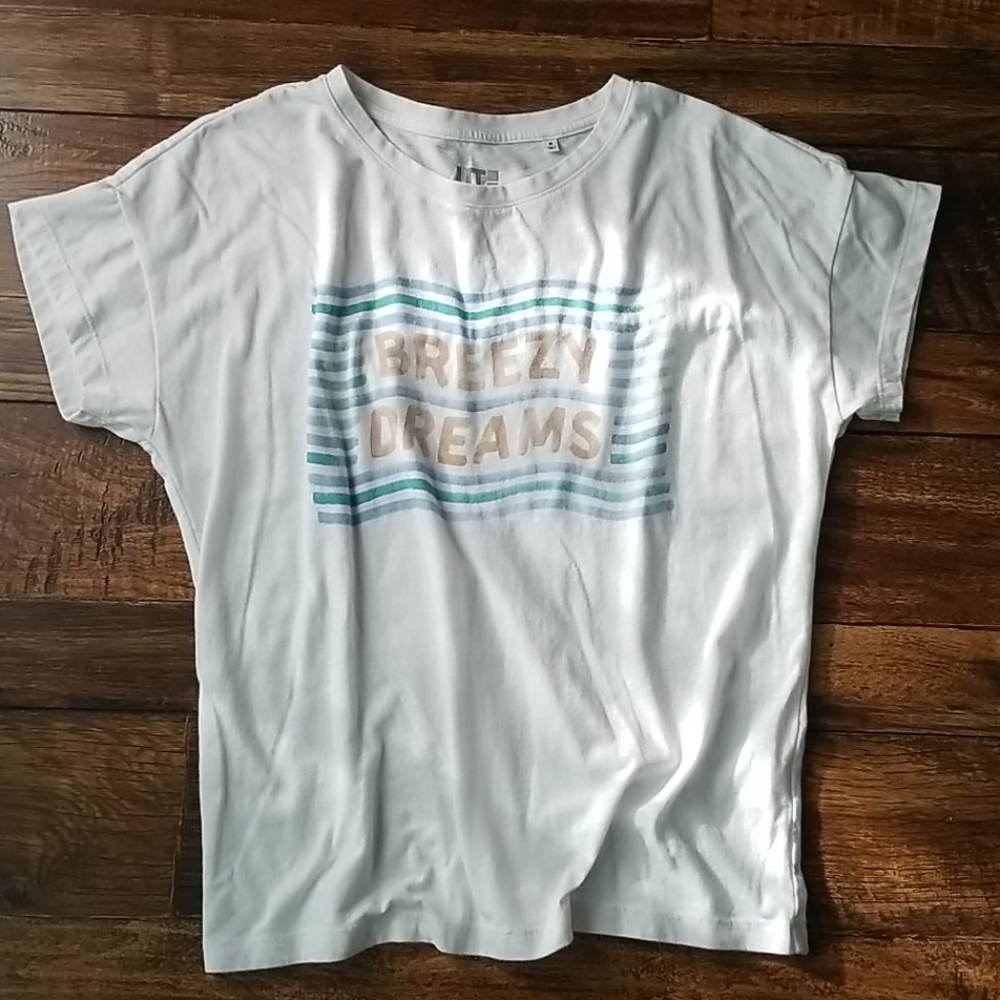 Uniqlo graphic tee "Breezy Dreams"